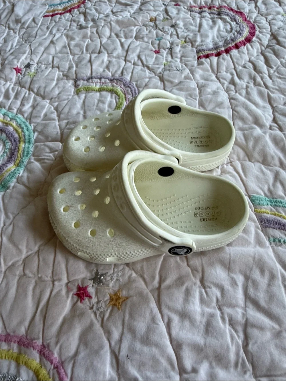 Crocs Kids Classic Clog in Off-White, size 8